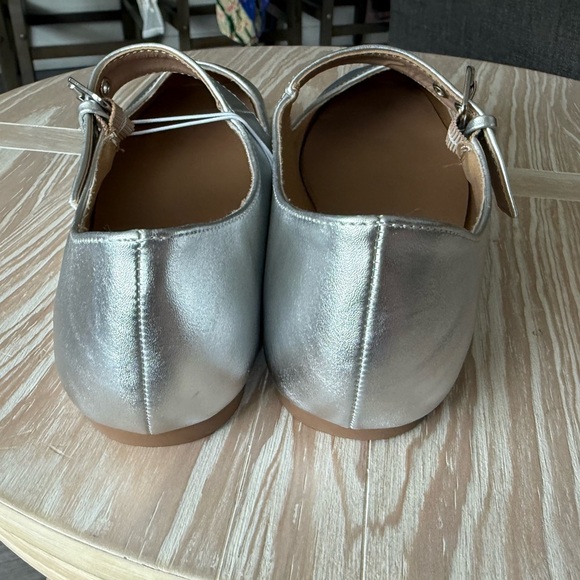 Me Too|Silver Metallic soft square toe Mary Jane Flats with buckle•••NWT IN 9W - Picture 5 of 11